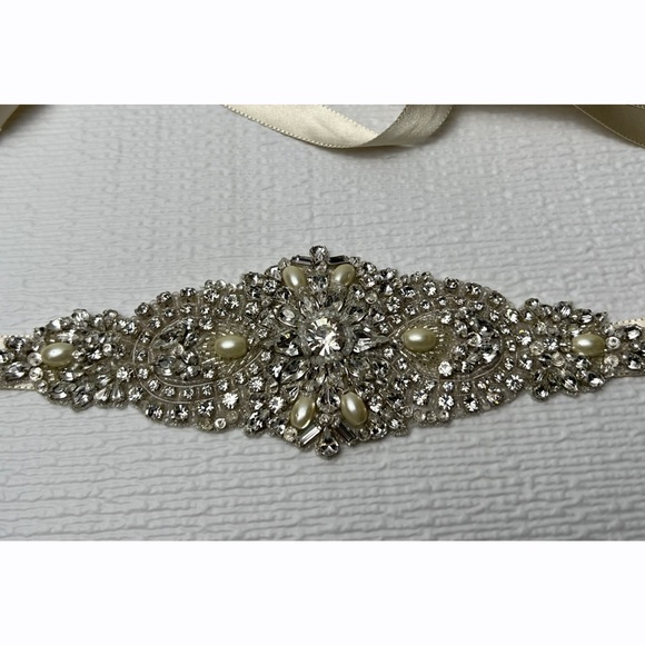 Blossom Veils & Accessories Bridal Pearl & Crystal Rhinestones Accent Belt - Picture 3 of 6